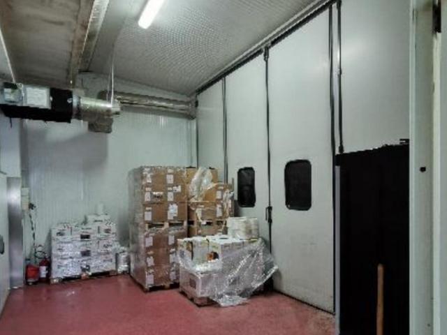 #25804 Magazzino laboratorio con corte in vendita - foto 4