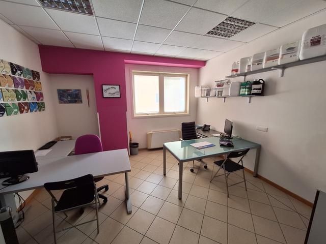 #2639680 Ufficio con n.2 posti auto scoperti in vendita - foto 3