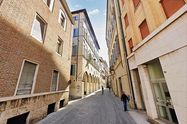 Studi privati in vendita