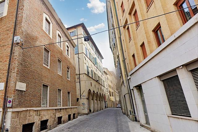 Studi privati in vendita