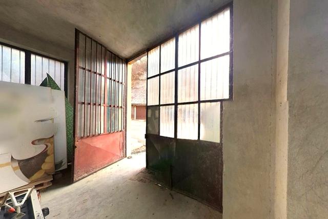 Magazzini in vendita