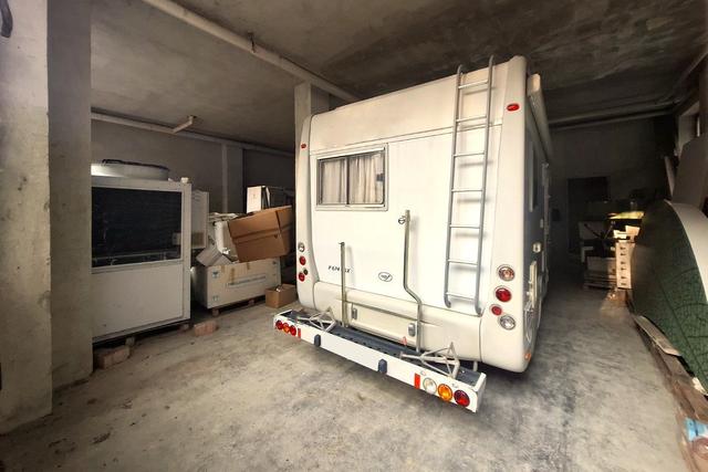 Magazzini in vendita