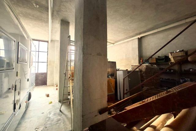 Magazzini in vendita