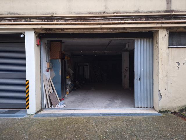 Magazzini in vendita