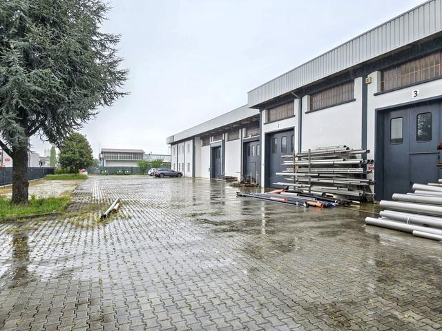#2518010 Capannone con area scoperta pertinenziale in vendita - foto 3