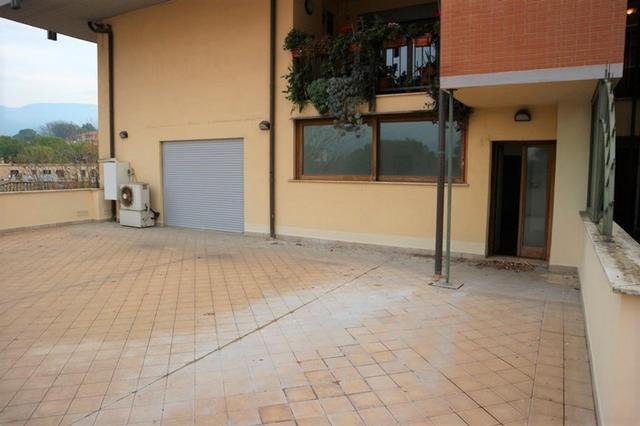 #14855 Ampio ufficio con lastrici e quattro garage in vendita - foto 20