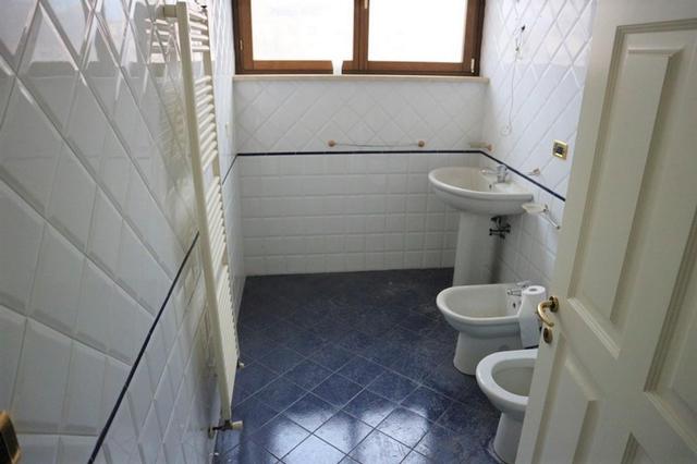 #14855 Ampio ufficio con lastrici e quattro garage in vendita - foto 19