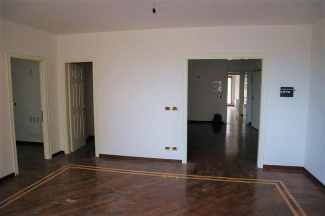 #14855 Ampio ufficio con lastrici e quattro garage in vendita - foto 16