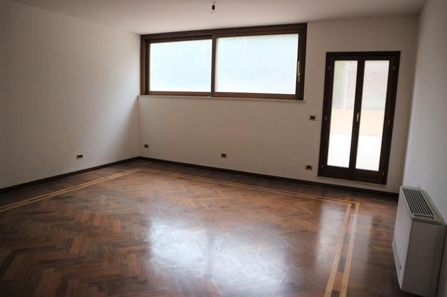 #14855 Ampio ufficio con lastrici e quattro garage in vendita - foto 15