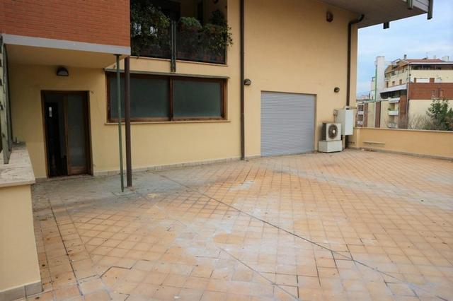 #14855 Ampio ufficio con lastrici e quattro garage in vendita - foto 12