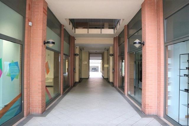 #14855 Ampio ufficio con lastrici e quattro garage in vendita - foto 8