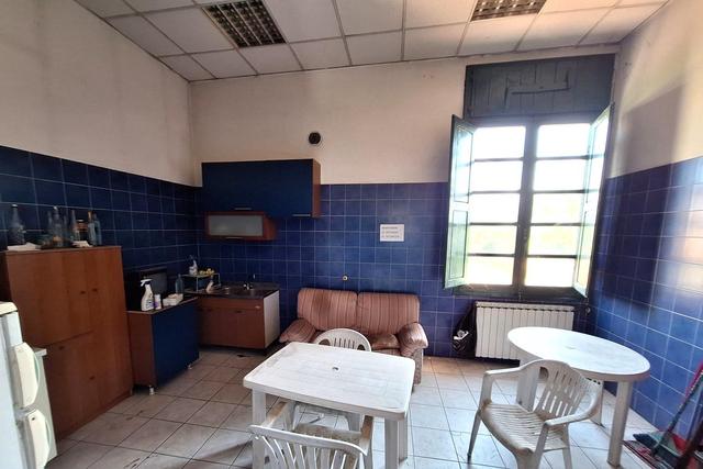 #24060 Opificio artigianale con mobili e appartamenti in vendita - foto 8