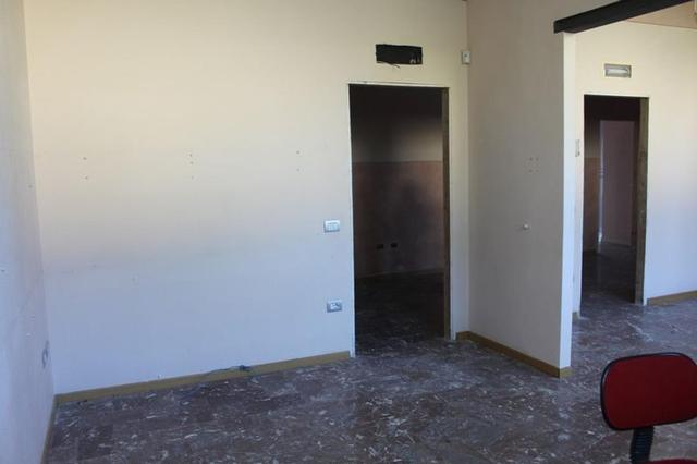 #24437 Negozio con parcheggio in vendita - foto 3