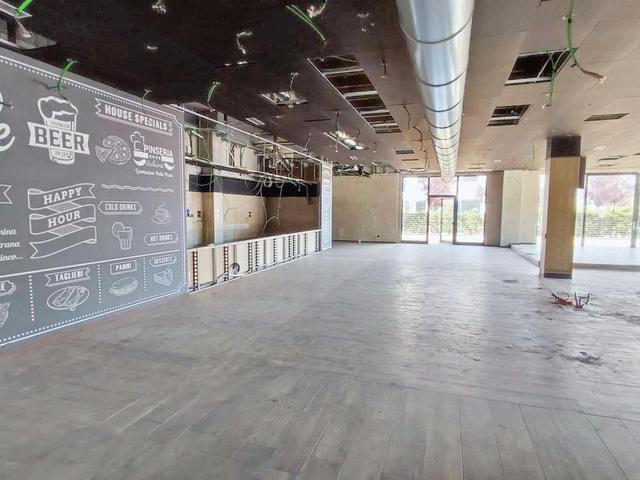 #23651 Locale commerciale con area esterna in vendita - foto 2