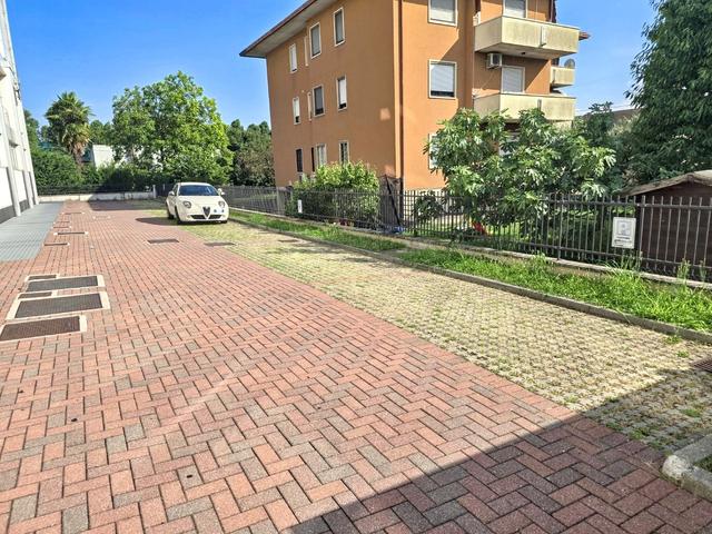 #2536544 Ambulatorio medico con magazzino, posti auto e arredi in vendita - foto 23
