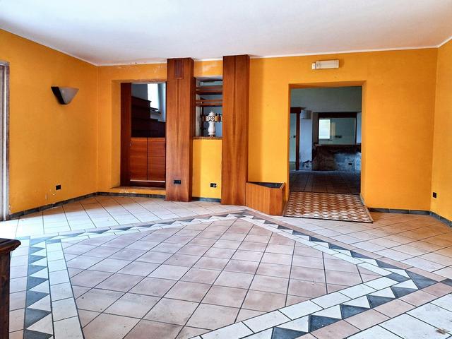 #23550 Locale commerciale ex ristorante con parcheggio e area esterna in vendita - foto 10