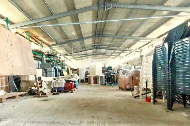 Magazzini in vendita