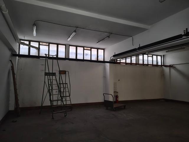 Magazzini in vendita