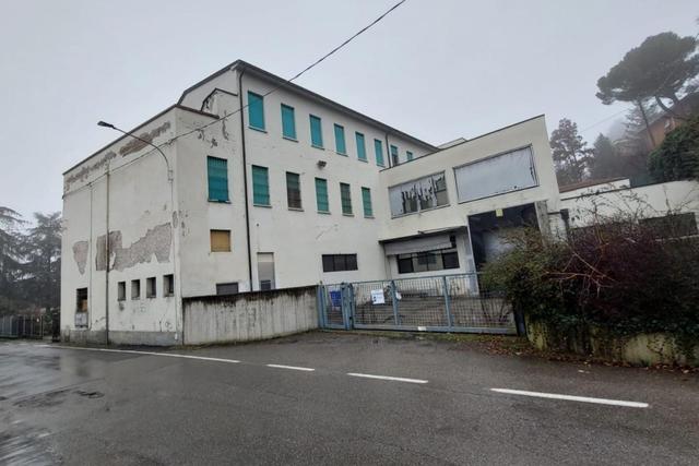 #24714 Laboratorio artigianale con celle frigorifere e corte di pertinenza in vendita - foto 1