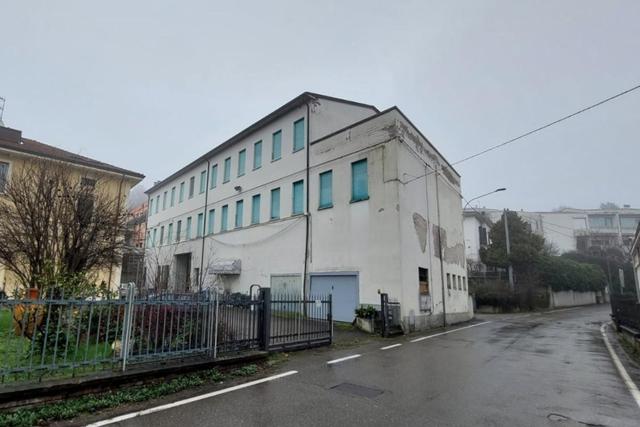 #24714 Laboratorio artigianale con celle frigorifere e corte di pertinenza in vendita - foto 24