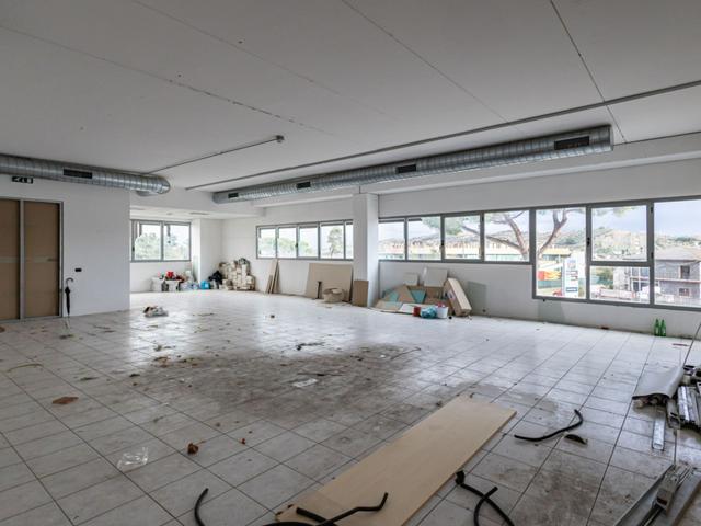 Complessi commerciali in vendita