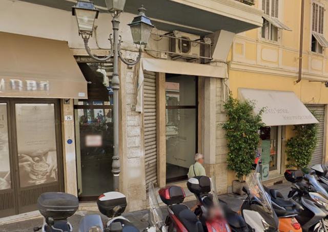#2638988 Negozio in zona centrale in vendita - foto 1
