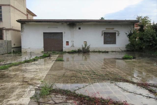 #14735 Capannone commerciale e corte privata in vendita - foto 1
