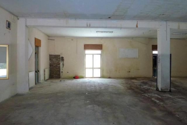 #14735 Capannone commerciale e corte privata in vendita - foto 9