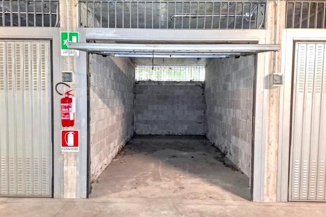 Garage in vendita