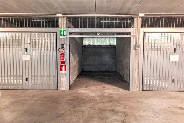Garage in vendita
