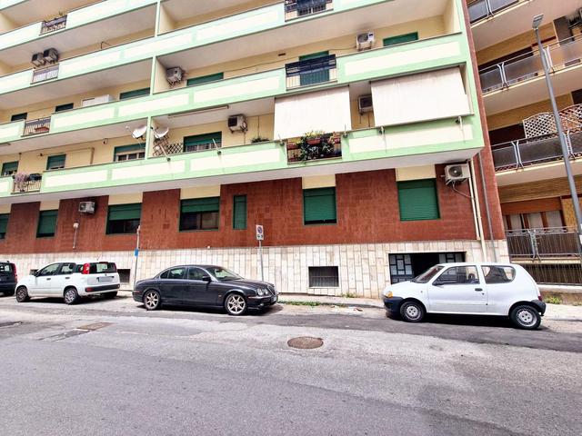 Magazzini in vendita