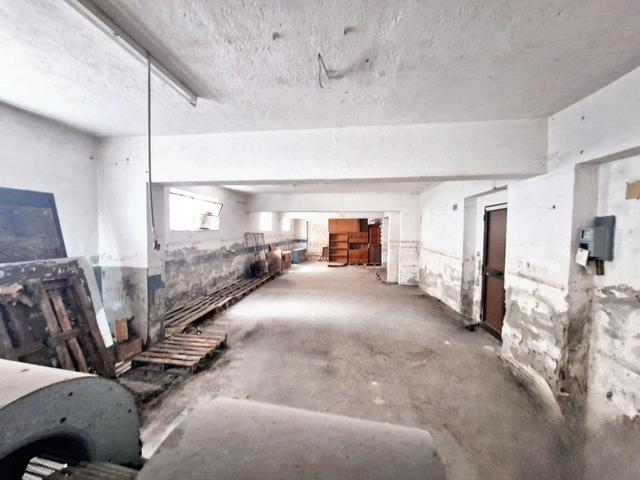 Magazzini in vendita