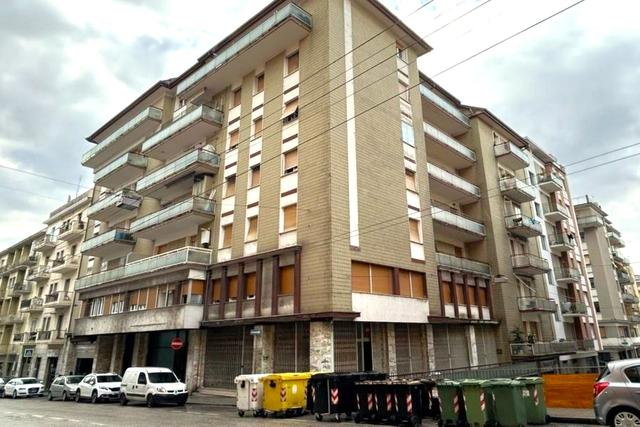 Magazzini in vendita