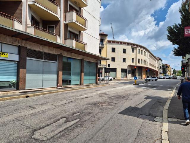 Negozi in vendita
