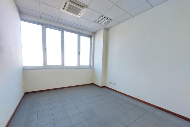 #25747 In vendita o locazione commerciale ufficio su due piani con corte esclusiva in vendita - foto 2