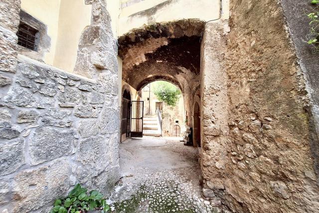 Magazzini in vendita