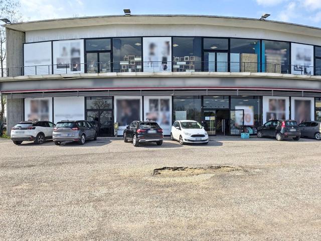 #2515047 Locale commerciale su due piani in vendita - foto 2
