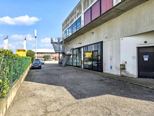 #2515047 Locale commerciale su due piani in vendita - foto 24