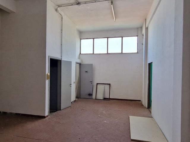 Magazzini in vendita