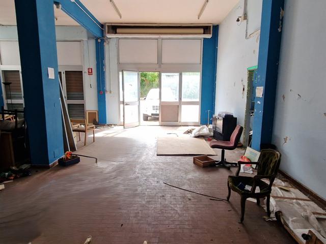 Magazzini in vendita