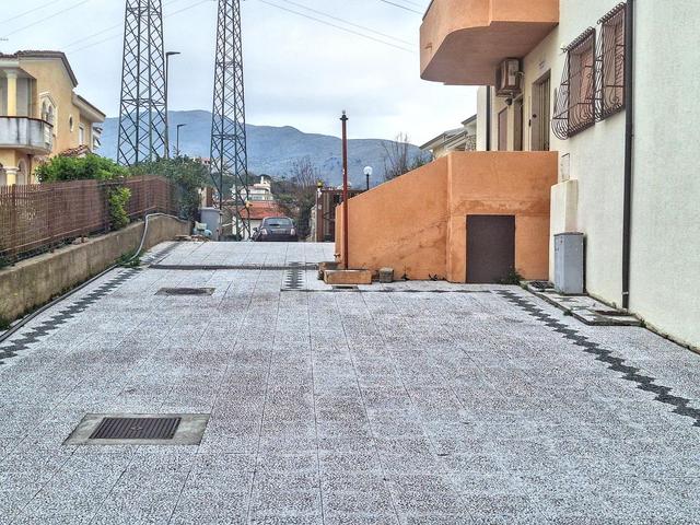 Magazzini in vendita