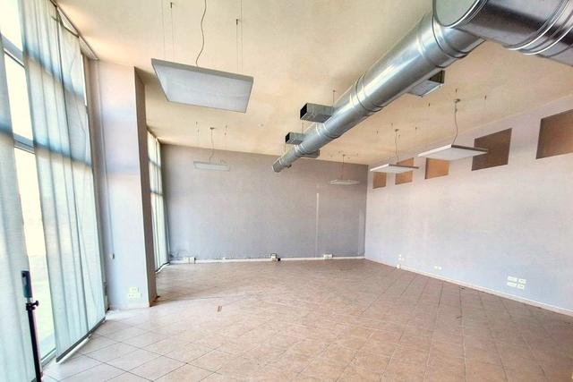 #2536097 Negozio (sub 24) in complesso commerciale in vendita - foto 1
