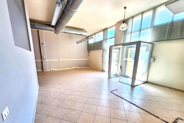 #2536097 Negozio (sub 24) in complesso commerciale in vendita - foto 3