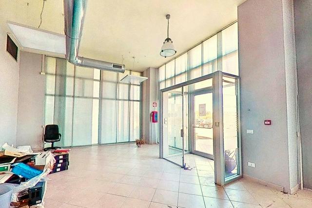 #2536097 Negozio (sub 24) in complesso commerciale in vendita - foto 5