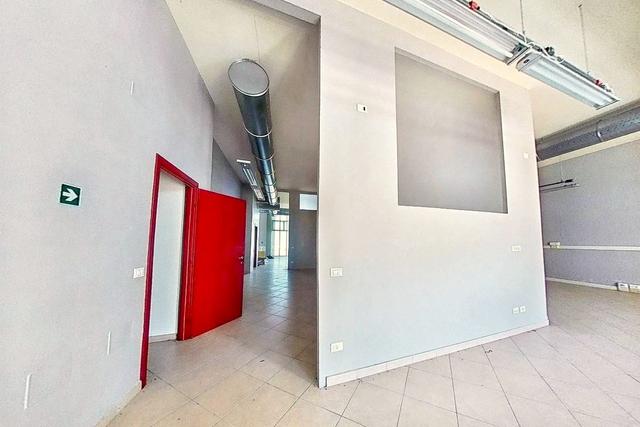 #2536097 Negozio (sub 24) in complesso commerciale in vendita - foto 10