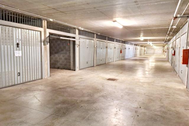 Garage in vendita