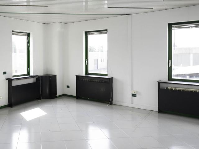 #2639676 Capannone a Venegono Inferiore con area esterna in vendita - foto 17