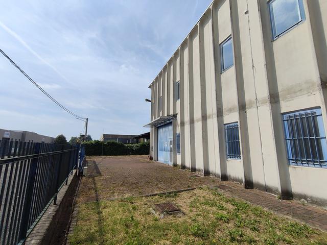 #2639676 Capannone a Venegono Inferiore con area esterna in vendita - foto 2