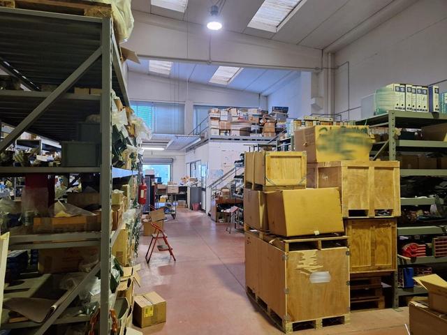 Magazzini in vendita
