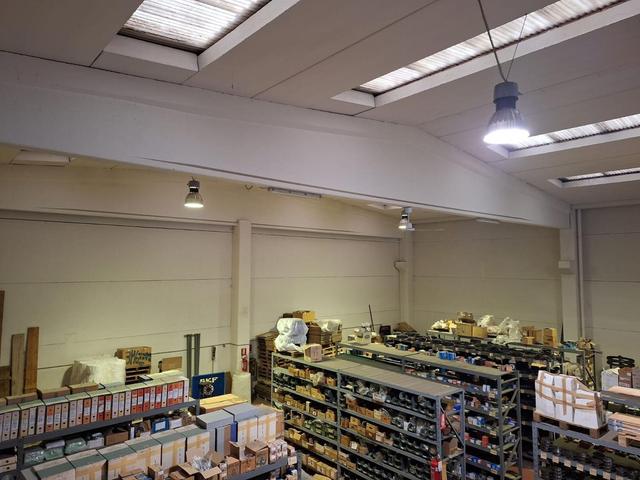 Magazzini in vendita